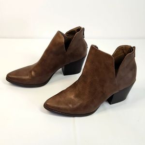 Sun and Stone Elizaa Brown Ankle Boot Stacked Heel Notched Slit Bootie 6 1/2